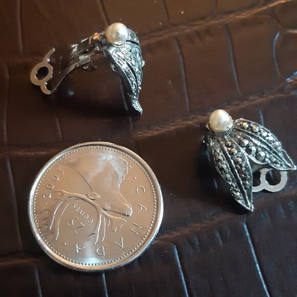 1950's Art Nouveau Style Marcasite Midcentury Vintage Small Silver Tone Earrings - Picture 7 of 11